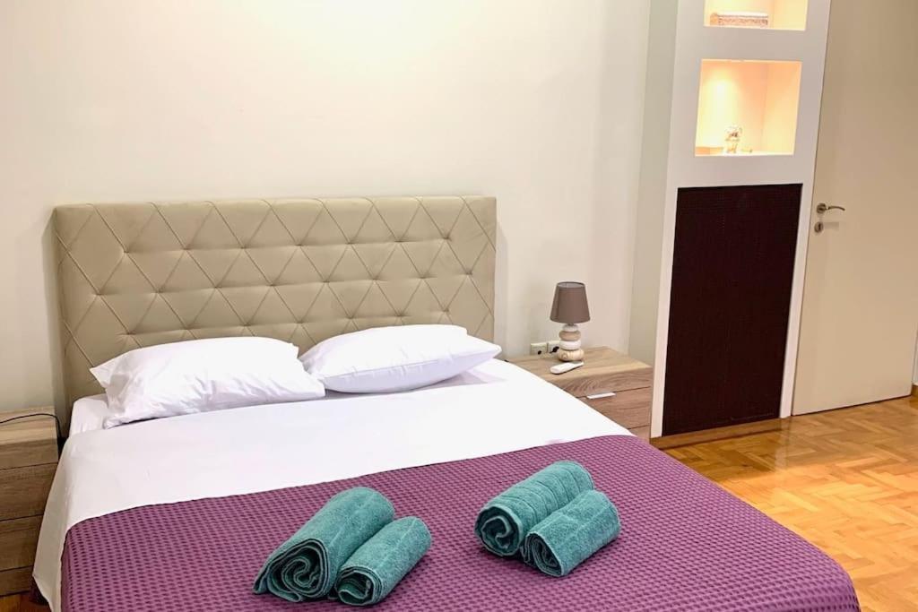 Spacious 4-bedroom Family Home, 100m From Metro Διαμέρισμα Αθήνα